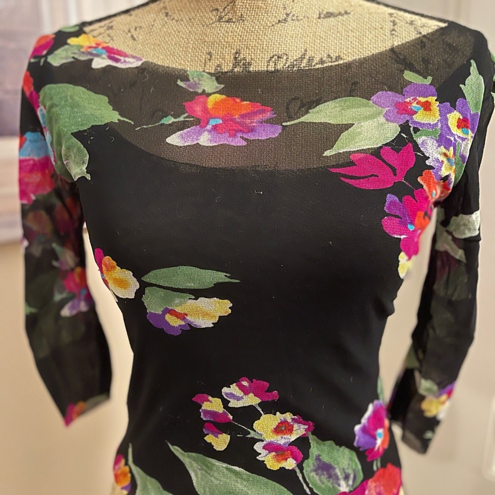 Fine mesh top with floral design. Purchased in Italy